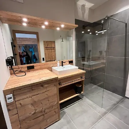 Deluxe Gries Nina Daire *
